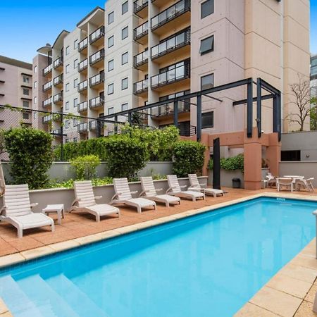 פרת'' Lovely City Apartment With Private Courtyard, Pool, Free Parking, Gym מראה חיצוני תמונה