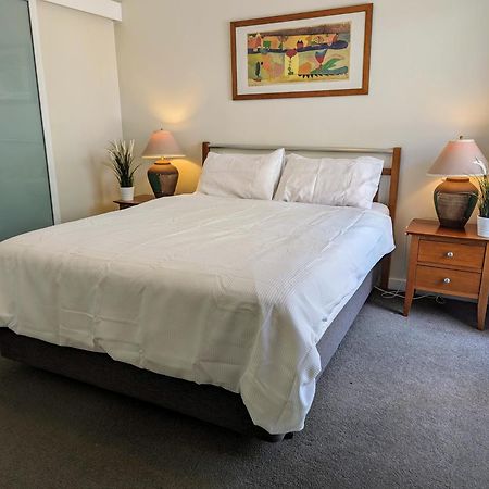 פרת'' Lovely City Apartment With Private Courtyard, Pool, Free Parking, Gym מראה חיצוני תמונה