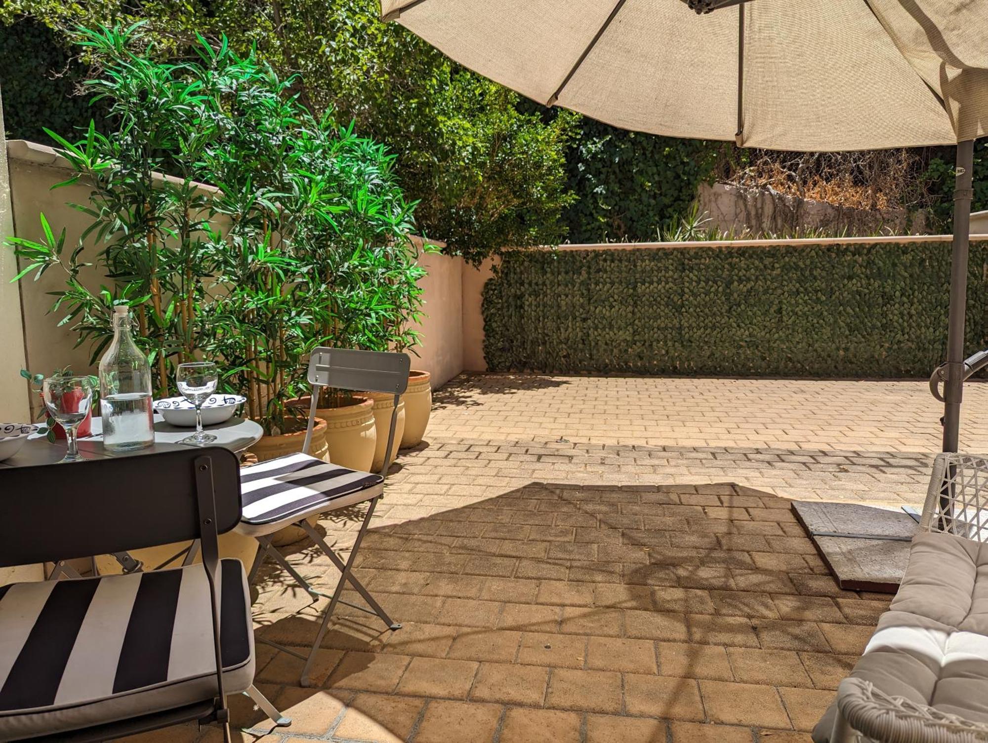 פרת'' Lovely City Apartment With Private Courtyard, Pool, Free Parking, Gym מראה חיצוני תמונה